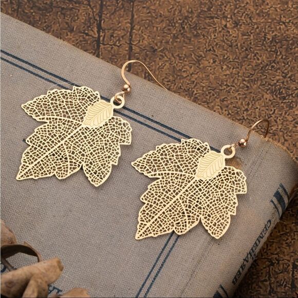 New GOLD FILIGREE LEAF EARRINGS  fall autumn - Picture 1 of 7